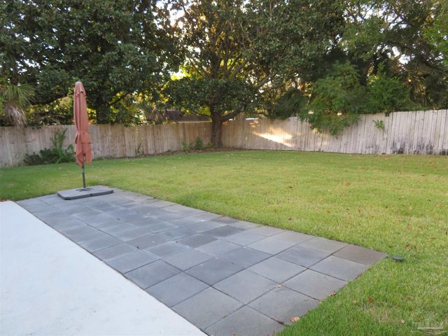 210 Norwich Dr, Gulf Breeze, FL 32561