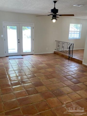 210 Norwich Dr, Gulf Breeze, FL 32561