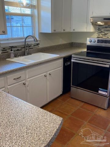 210 Norwich Dr, Gulf Breeze, FL 32561