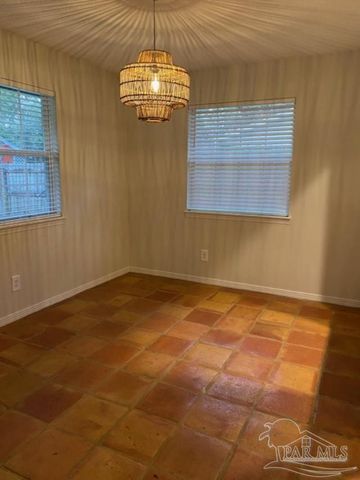 210 Norwich Dr, Gulf Breeze, FL 32561