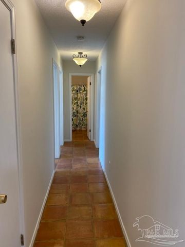 210 Norwich Dr, Gulf Breeze, FL 32561