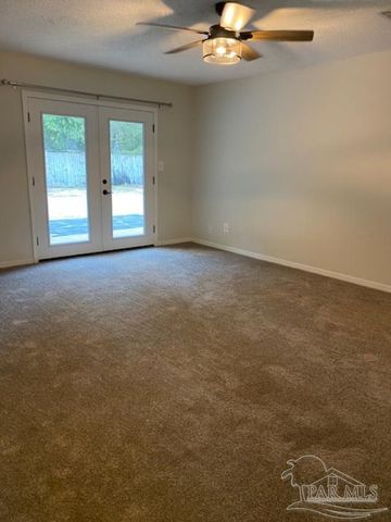 210 Norwich Dr, Gulf Breeze, FL 32561