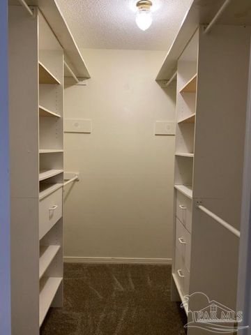 210 Norwich Dr, Gulf Breeze, FL 32561