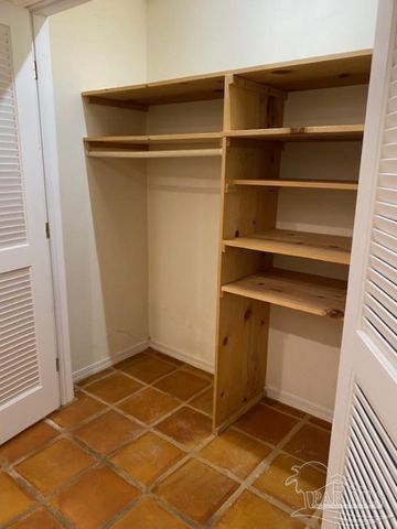 210 Norwich Dr, Gulf Breeze, FL 32561