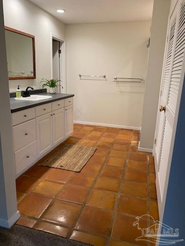 210 Norwich Dr, Gulf Breeze, FL 32561