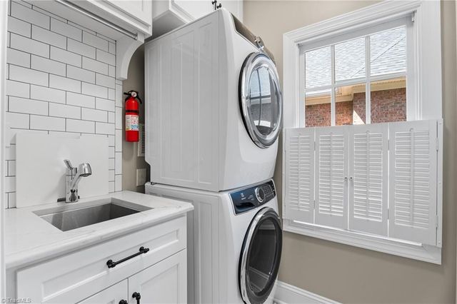 445 Burkes Crossing Drive, Winston-salem, NC 27104