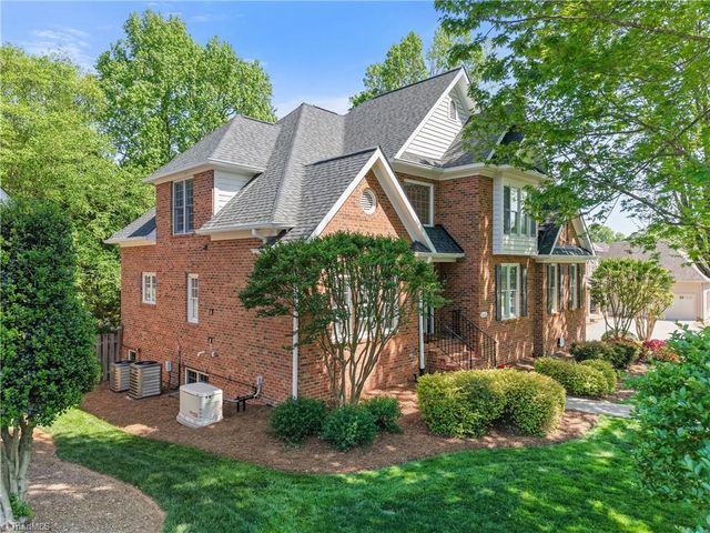 445 Burkes Crossing Drive, Winston-salem, NC 27104