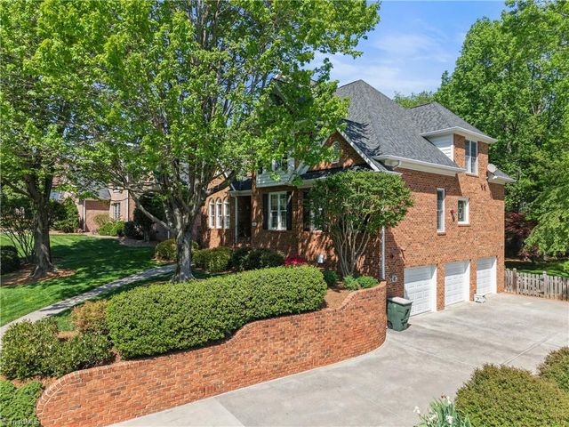 445 Burkes Crossing Drive, Winston-salem, NC 27104
