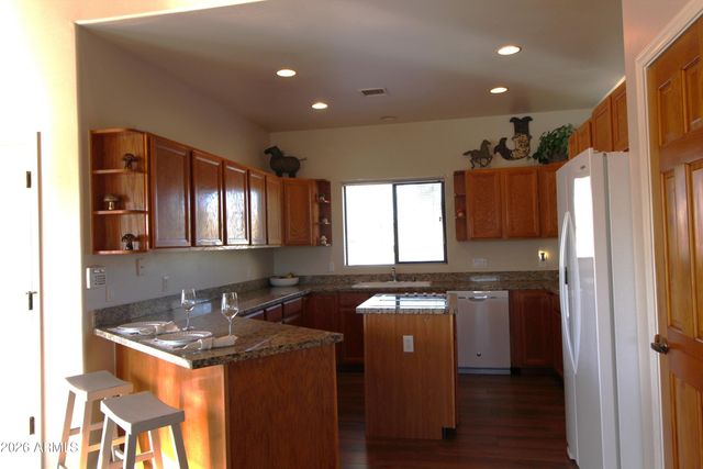 1405 E CIRCLE MOUNTAIN Road, New River, AZ 85087