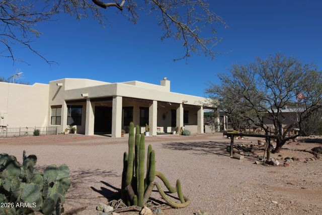 1405 E CIRCLE MOUNTAIN Road, New River, AZ 85087