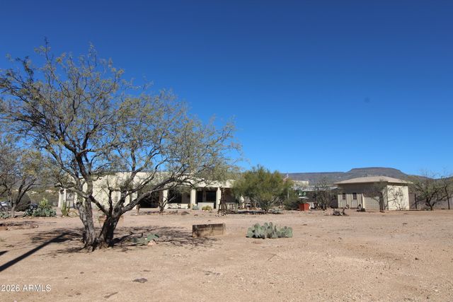 1405 E CIRCLE MOUNTAIN Road, New River, AZ 85087