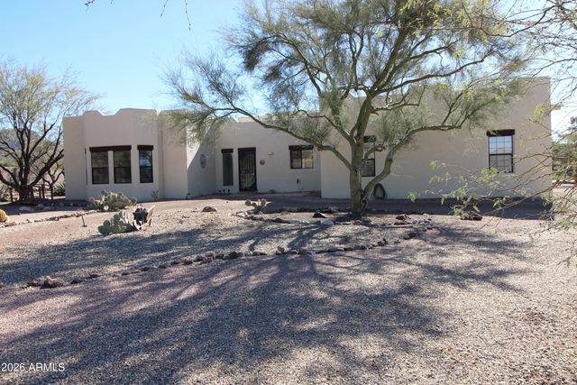1405 E CIRCLE MOUNTAIN Road, New River, AZ 85087