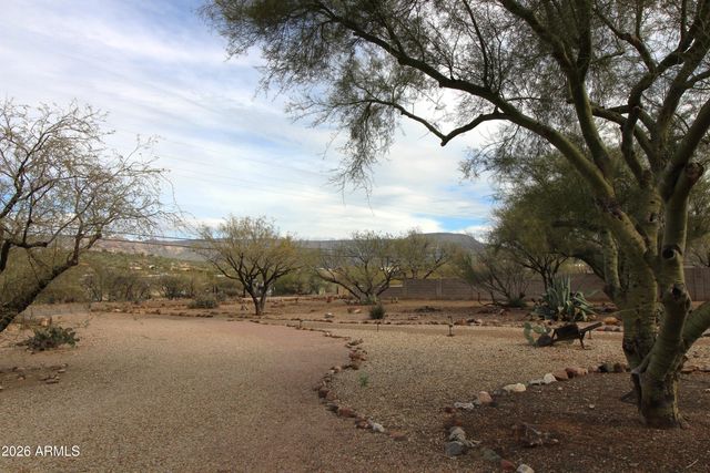 1405 E CIRCLE MOUNTAIN Road, New River, AZ 85087