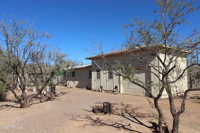 1405 E CIRCLE MOUNTAIN Road, New River, AZ 85087