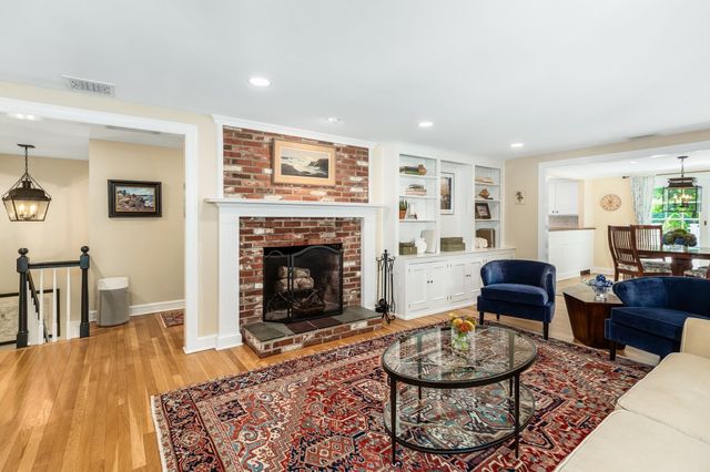 10 Burnham Road, Wenham, MA 01984