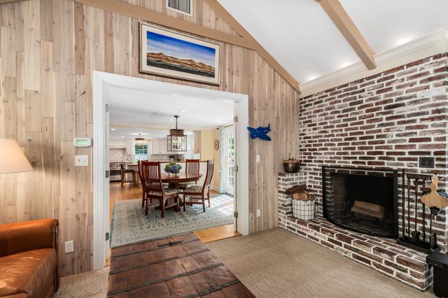 10 Burnham Road, Wenham, MA 01984