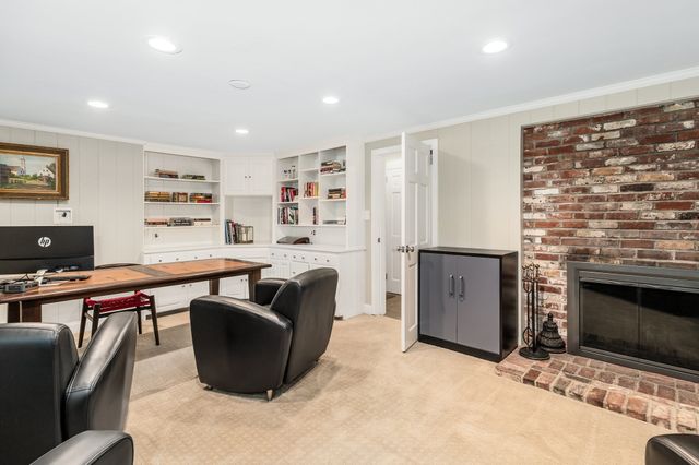 10 Burnham Road, Wenham, MA 01984
