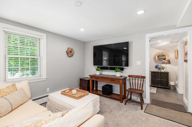 10 Burnham Road, Wenham, MA 01984