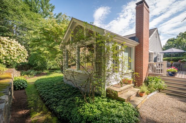 10 Burnham Road, Wenham, MA 01984