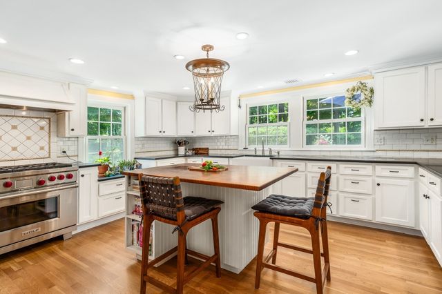 10 Burnham Road, Wenham, MA 01984