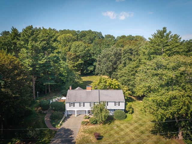 10 Burnham Road, Wenham, MA 01984