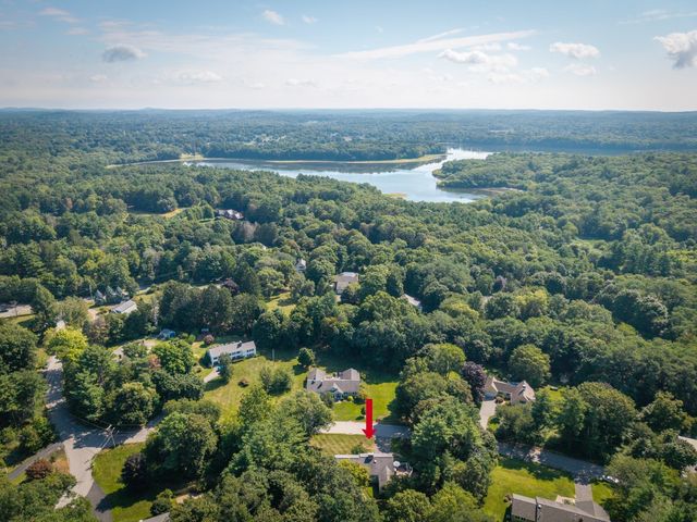 10 Burnham Road, Wenham, MA 01984