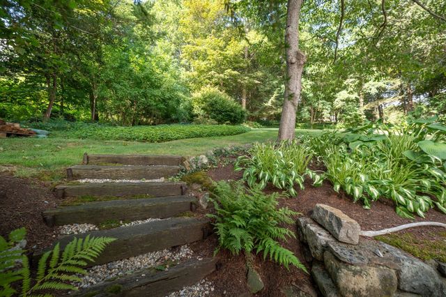 10 Burnham Road, Wenham, MA 01984