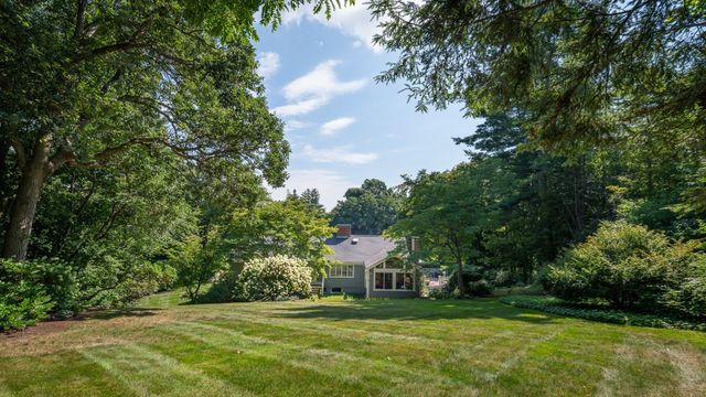 10 Burnham Road, Wenham, MA 01984