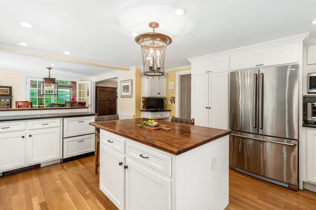10 Burnham Road, Wenham, MA 01984