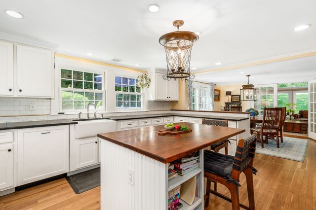 10 Burnham Road, Wenham, MA 01984