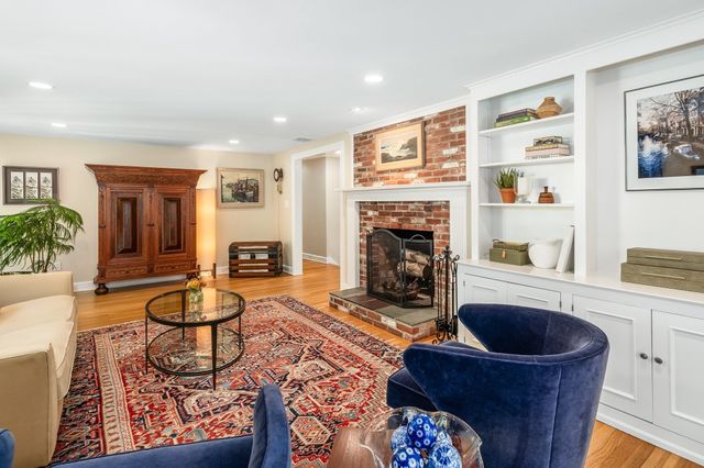 10 Burnham Road, Wenham, MA 01984