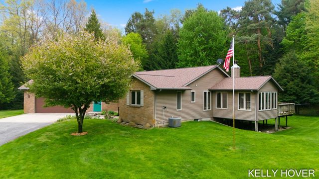 374 137th Avenue, Wayland, MI 49348