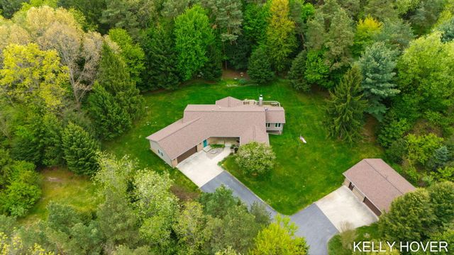374 137th Avenue, Wayland, MI 49348