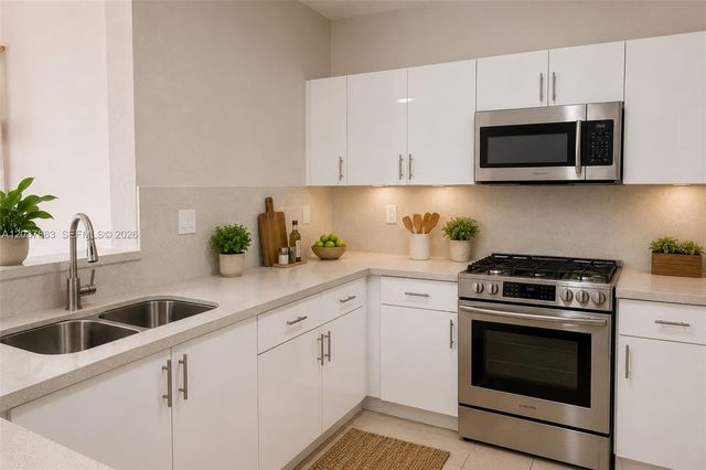 935 SW 154th Path, Miami, FL 33194