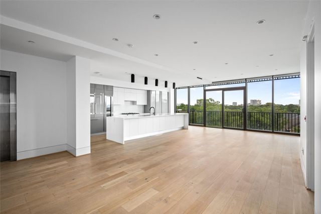 2406 Tangley 200, Houston, TX 77005