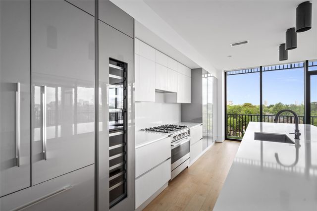 2406 Tangley 200, Houston, TX 77005