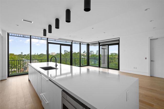 2406 Tangley 200, Houston, TX 77005