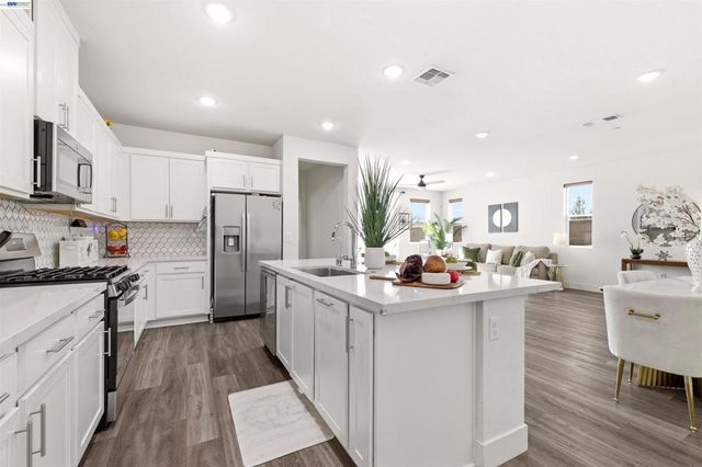 5717 Tournament Ct, Tracy, CA 95377