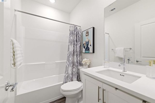 5717 Tournament Ct, Tracy, CA 95377