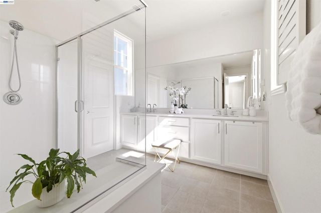 5717 Tournament Ct, Tracy, CA 95377