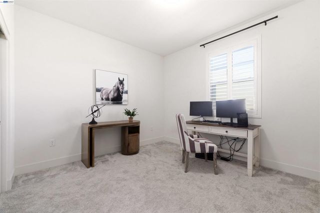 5717 Tournament Ct, Tracy, CA 95377