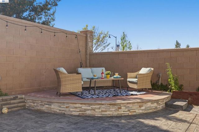 5717 Tournament Ct, Tracy, CA 95377