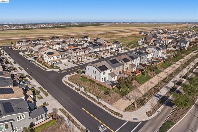 5717 Tournament Ct, Tracy, CA 95377