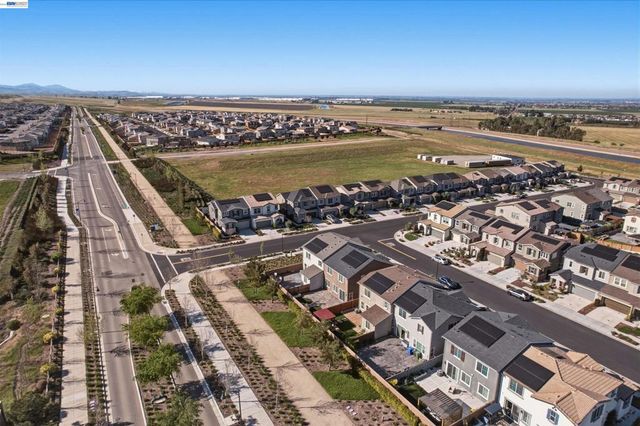 5717 Tournament Ct, Tracy, CA 95377