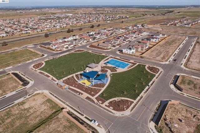 5717 Tournament Ct, Tracy, CA 95377