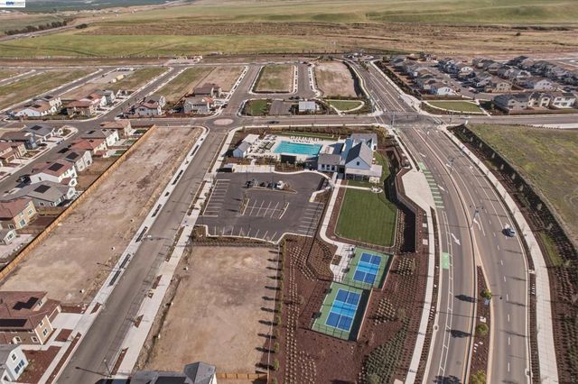 5717 Tournament Ct, Tracy, CA 95377