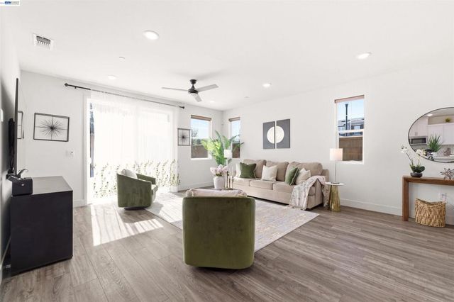 5717 Tournament Ct, Tracy, CA 95377