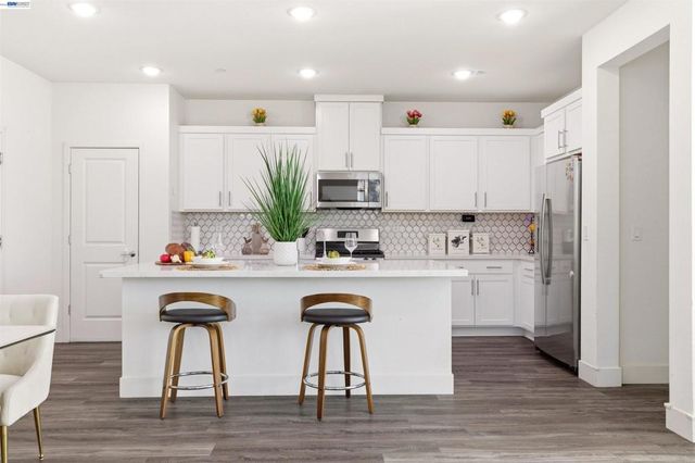 5717 Tournament Ct, Tracy, CA 95377