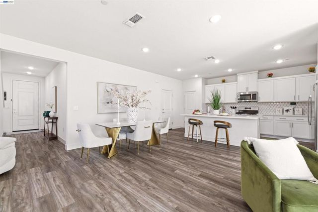 5717 Tournament Ct, Tracy, CA 95377