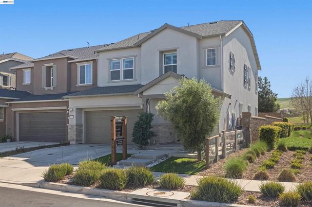 5717 Tournament Ct, Tracy, CA 95377